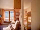 _lv_images__lot_0002030018_04_30479353