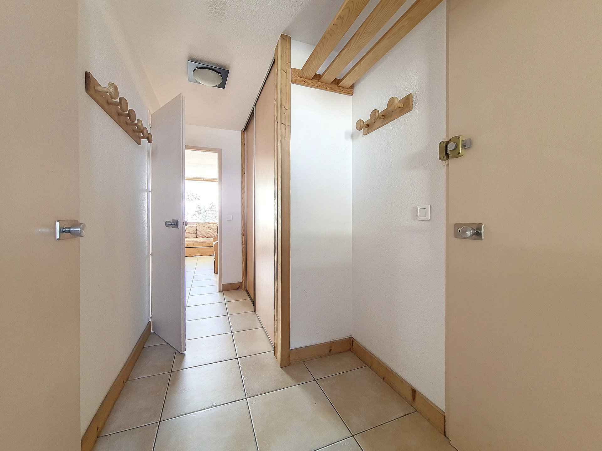 _agence-des-belleville_lv_images__lot_0000045158_13_28850150 _agence-des-belleville_lv_images__lot_0000045158_13_28850150