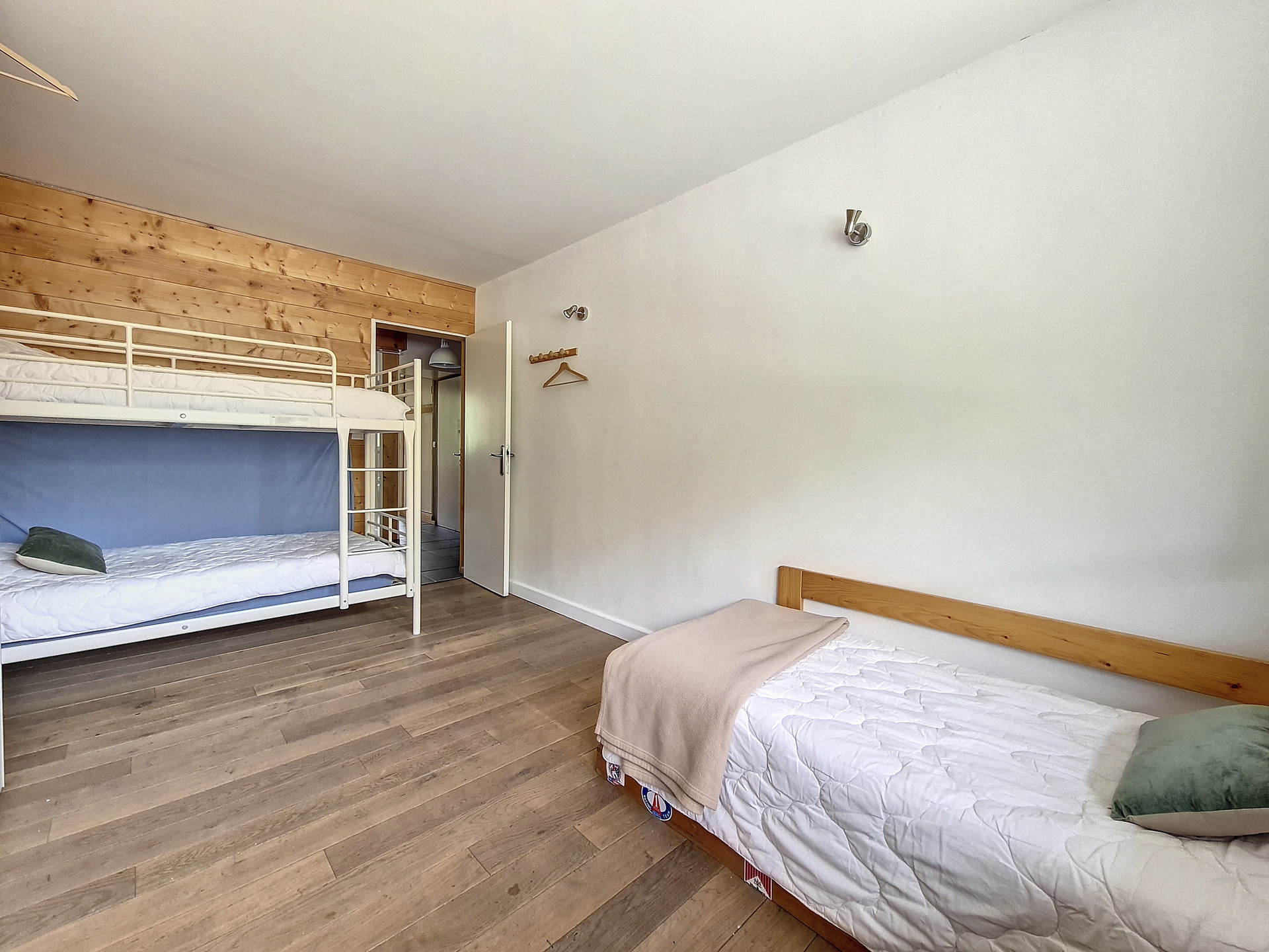 _agence-des-belleville_lv_images__lot_0000045651_14_29079132 _agence-des-belleville_lv_images__lot_0000045651_14_29079132