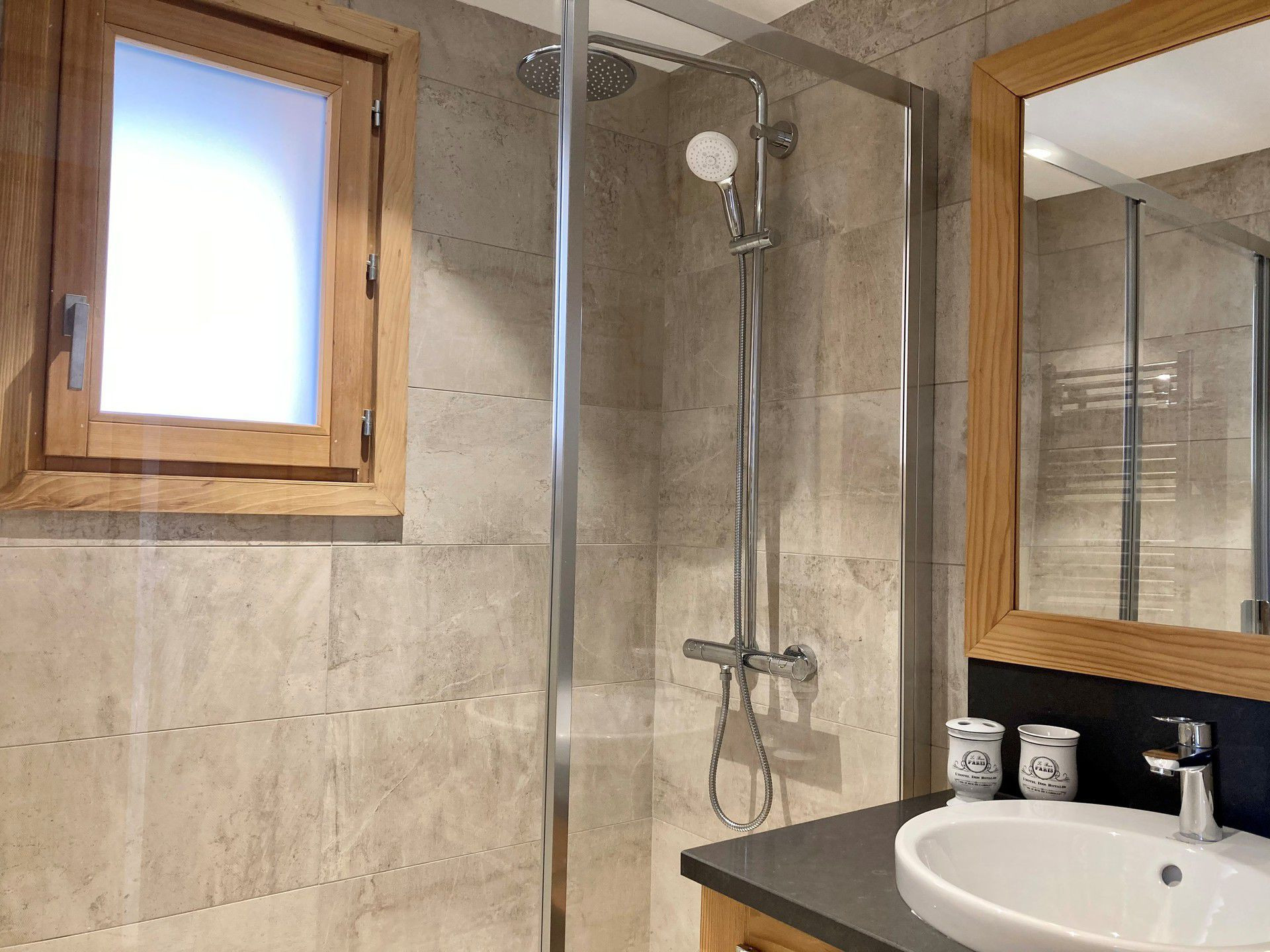 _agence-des-belleville_lv_images__lot_0000045846_13_29900678 _agence-des-belleville_lv_images__lot_0000045846_13_29900678