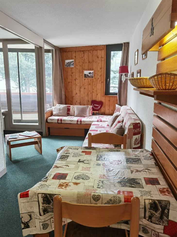 _lv_images__lot_0000000004_05_29348562