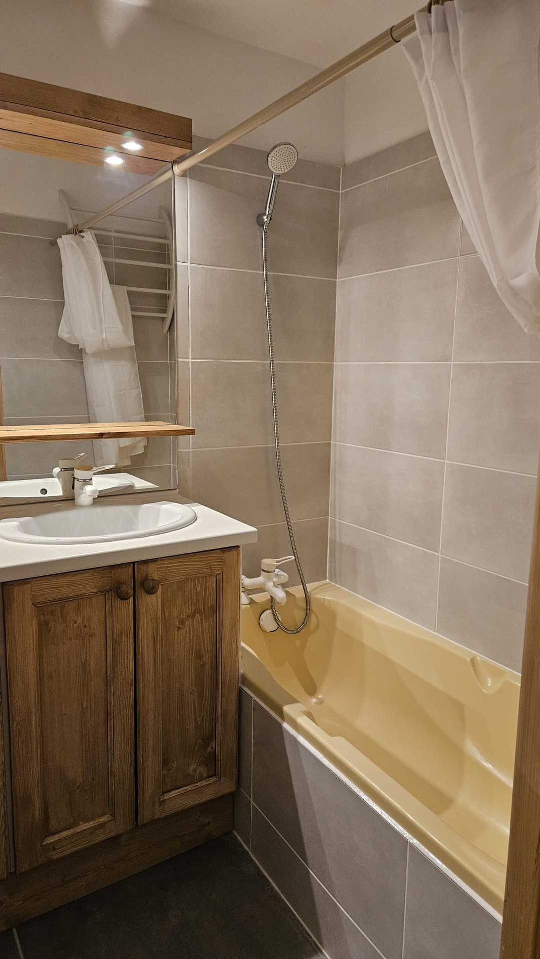 _lv_images__lot_0000000015_05_27896994