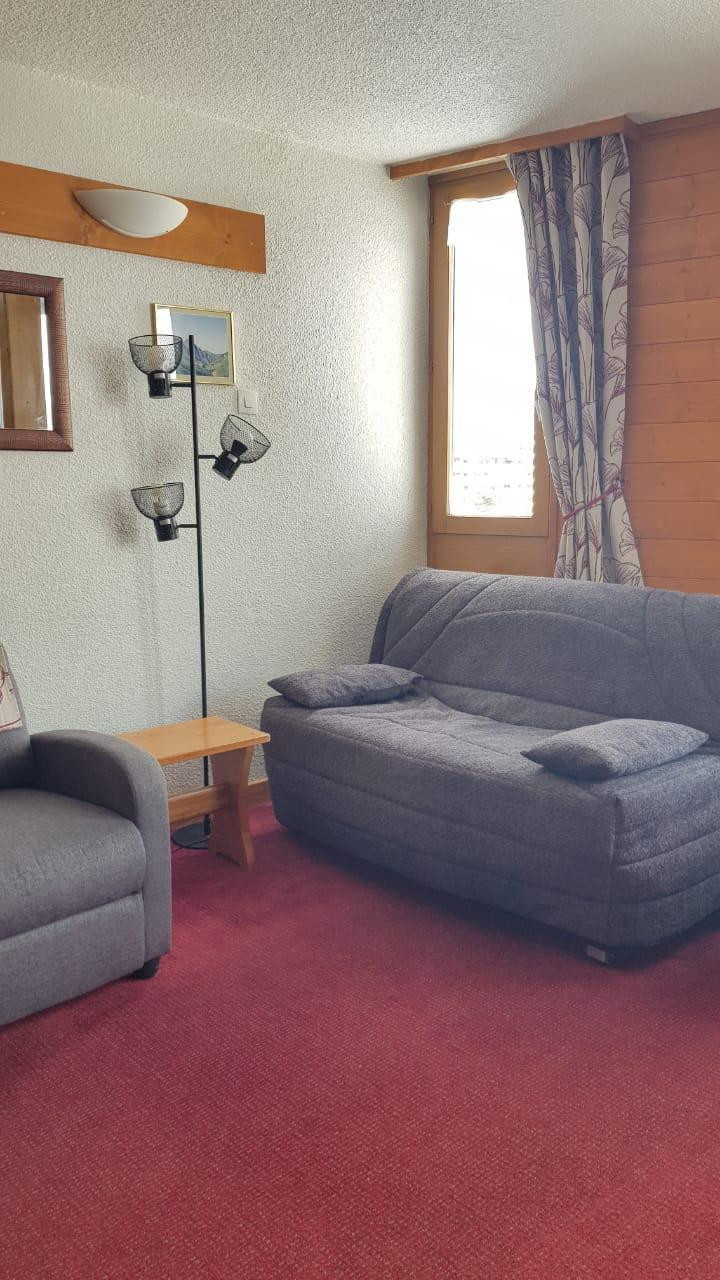 _lv_images__lot_0000000063_02_27897190