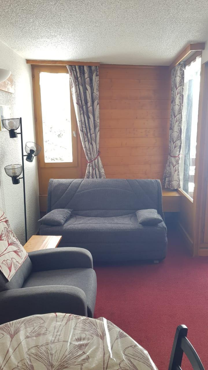 _lv_images__lot_0000000063_08_27897196