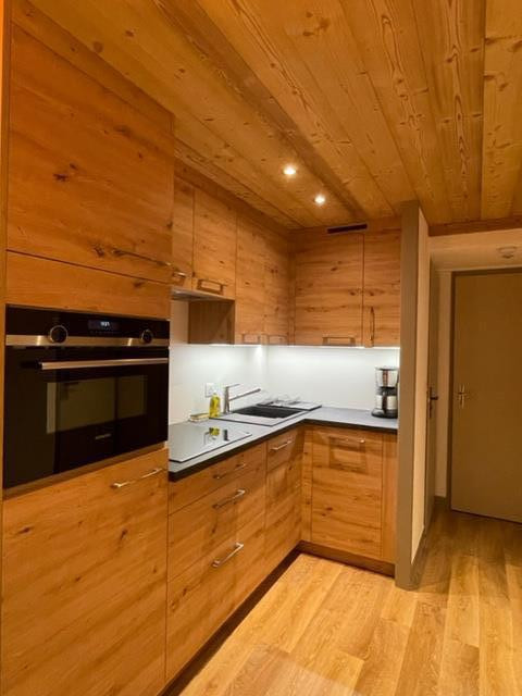 _lv_images__lot_0000000136_03_27824493