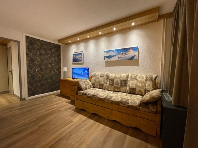 _lv_images__lot_0000000136_08_27824498