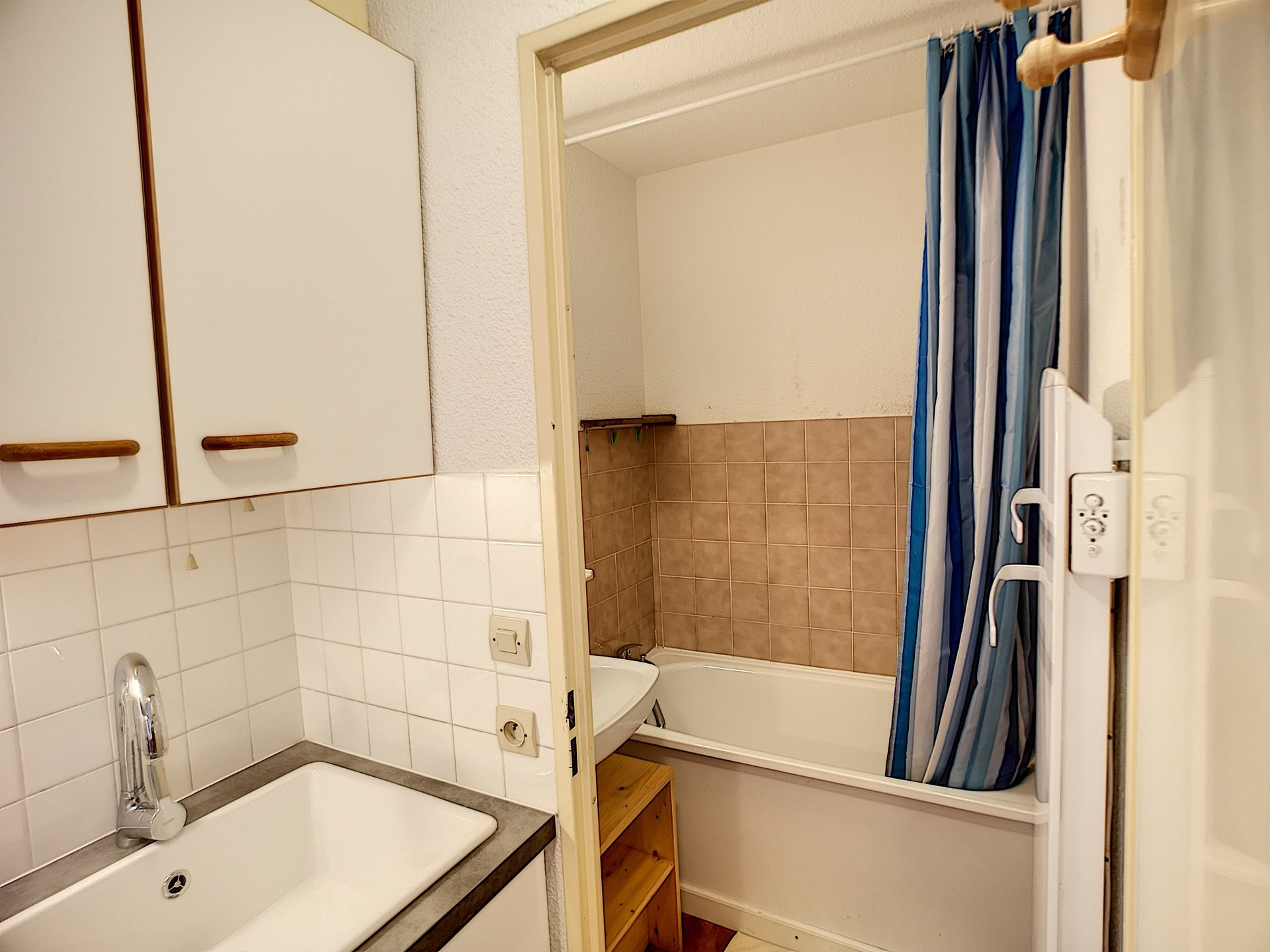 _lv_images__lot_0002000006_07_23615913