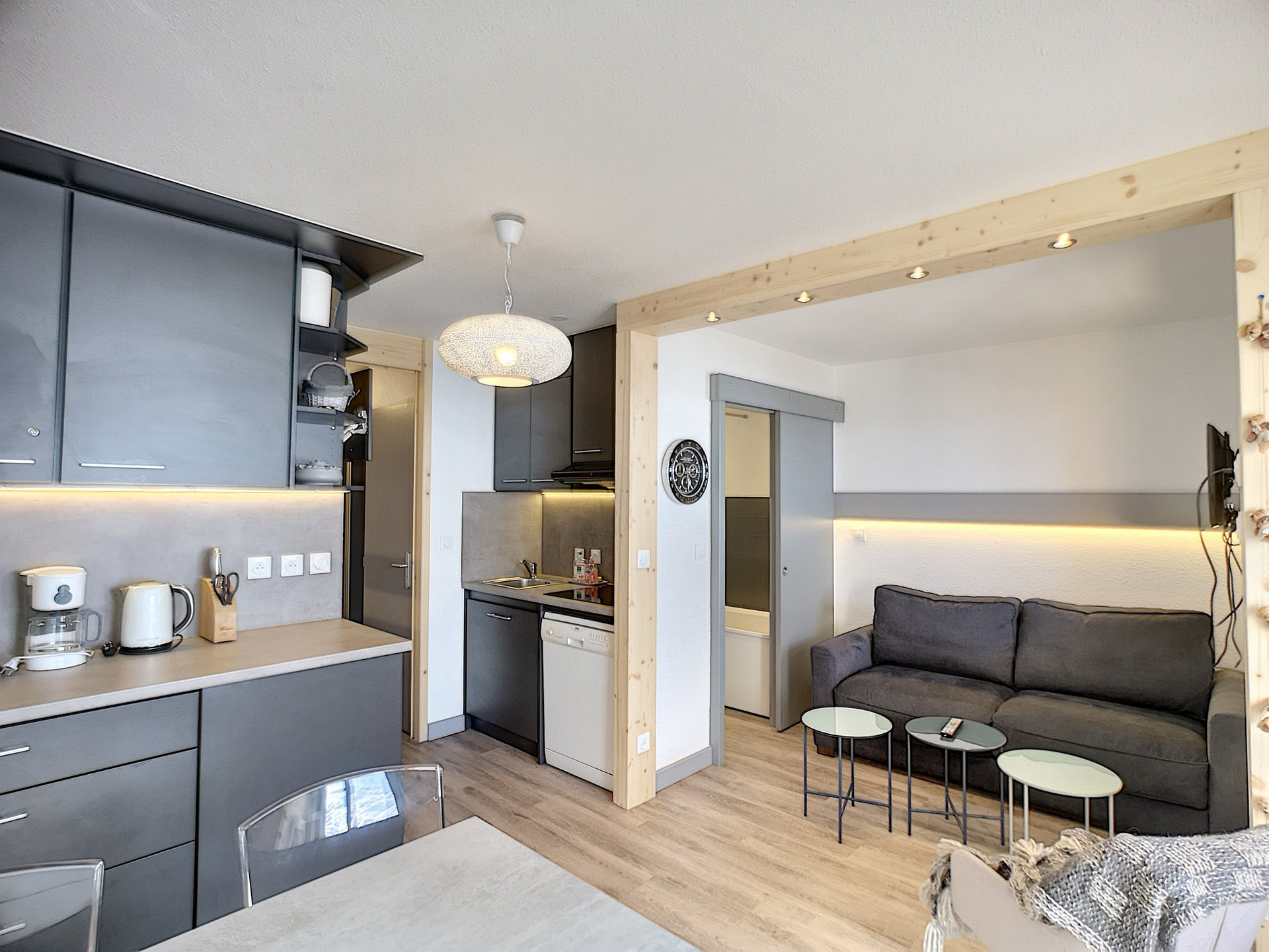 _lv_images__lot_0002000008_01_30030693