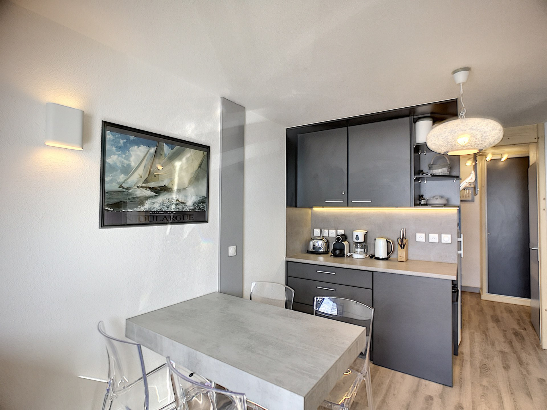 _lv_images__lot_0002000008_02_30030694