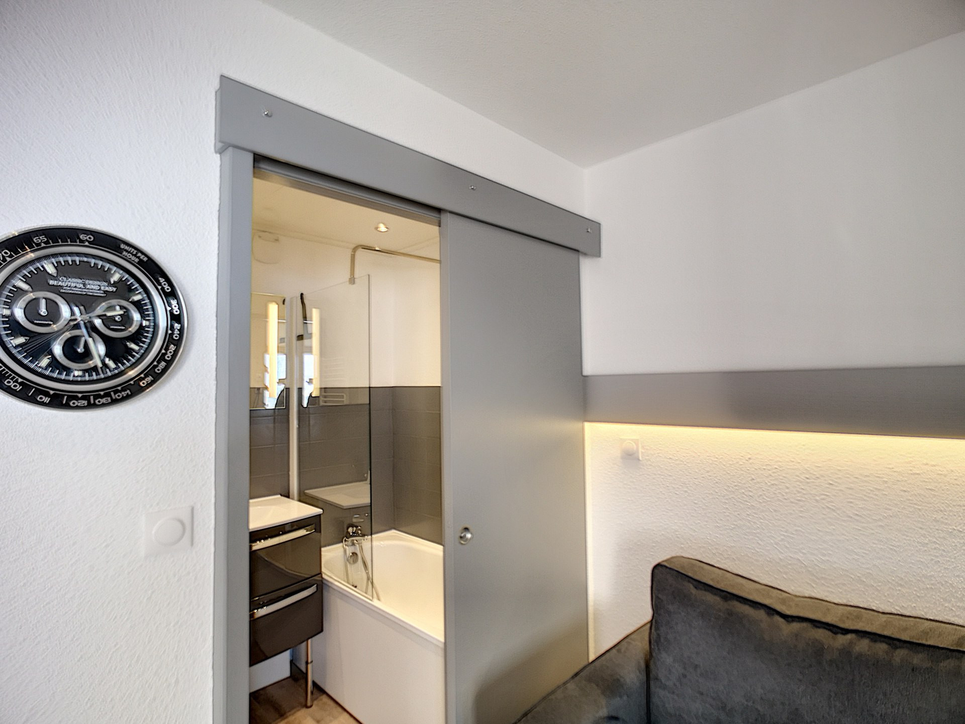 _lv_images__lot_0002000008_06_28180258