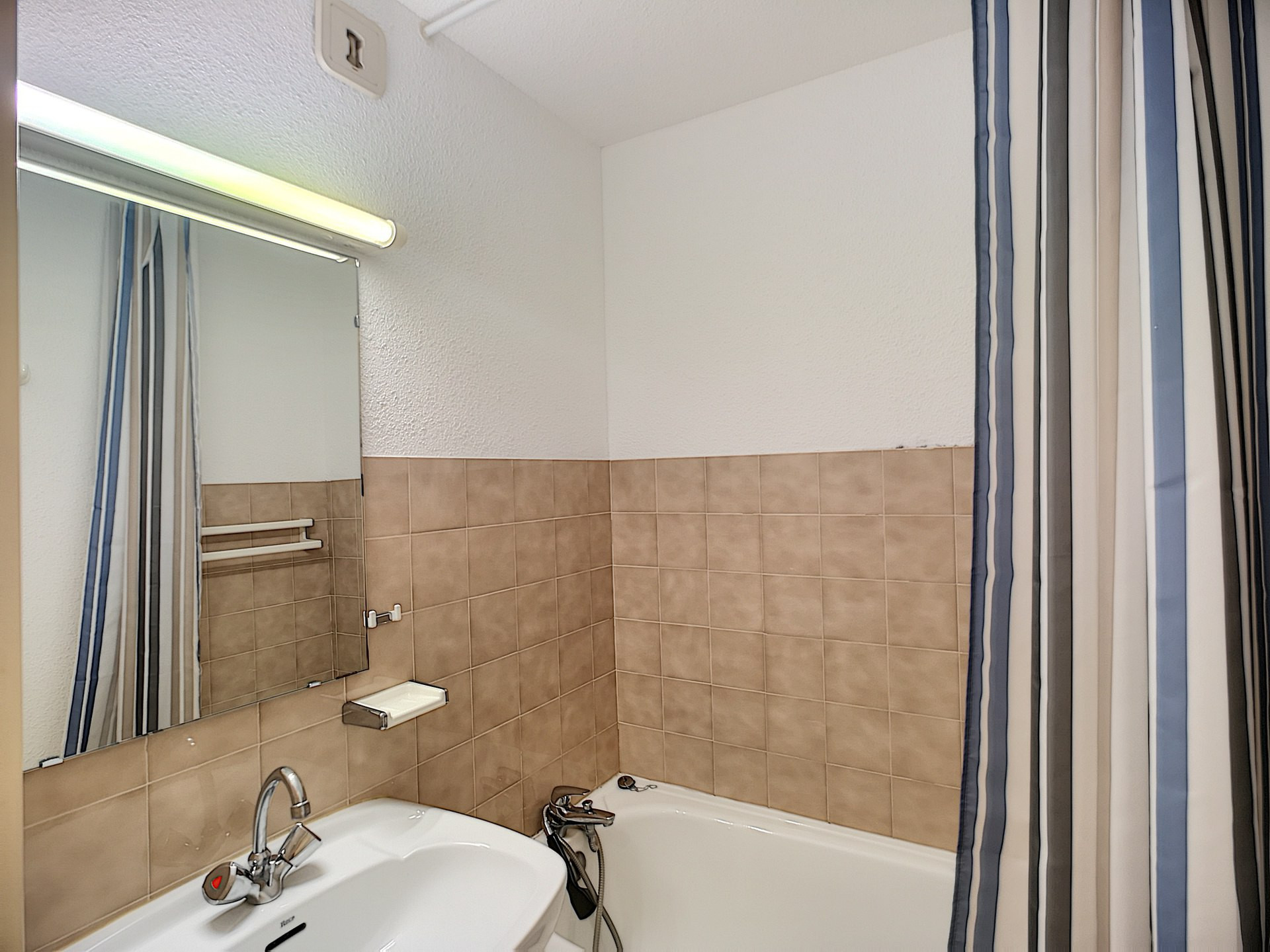 _lv_images__lot_0002000016_07_23616058