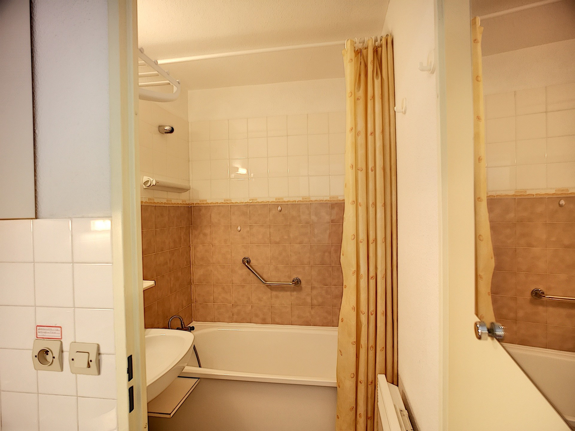 _lv_images__lot_0002000042_08_33106358