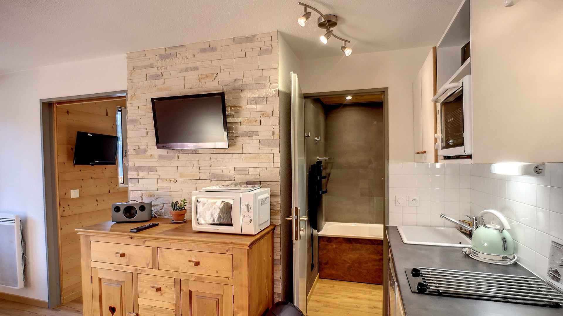 _lv_images__lot_0002000043_04_27802225