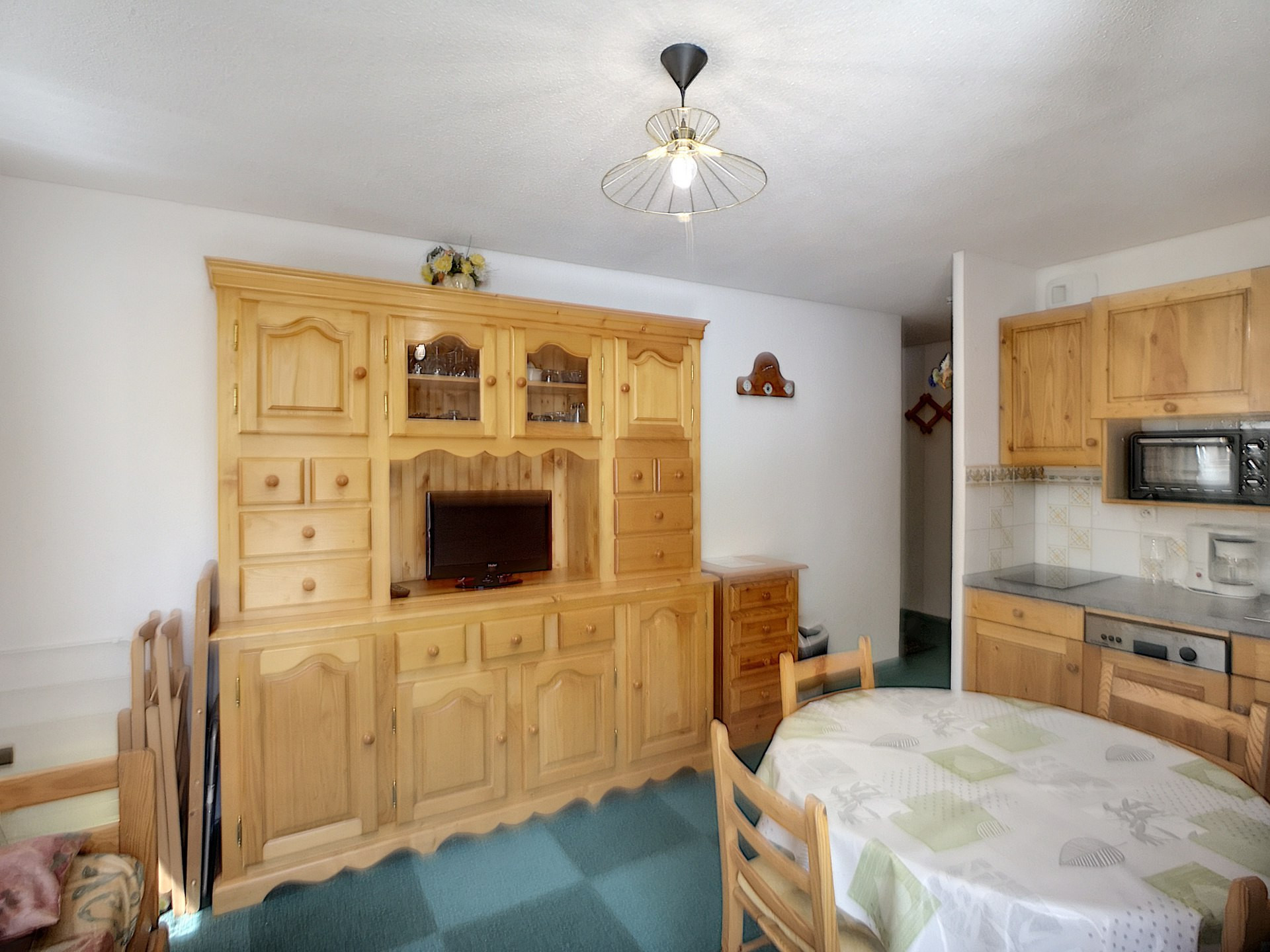 _lv_images__lot_0002012401_03_28591327