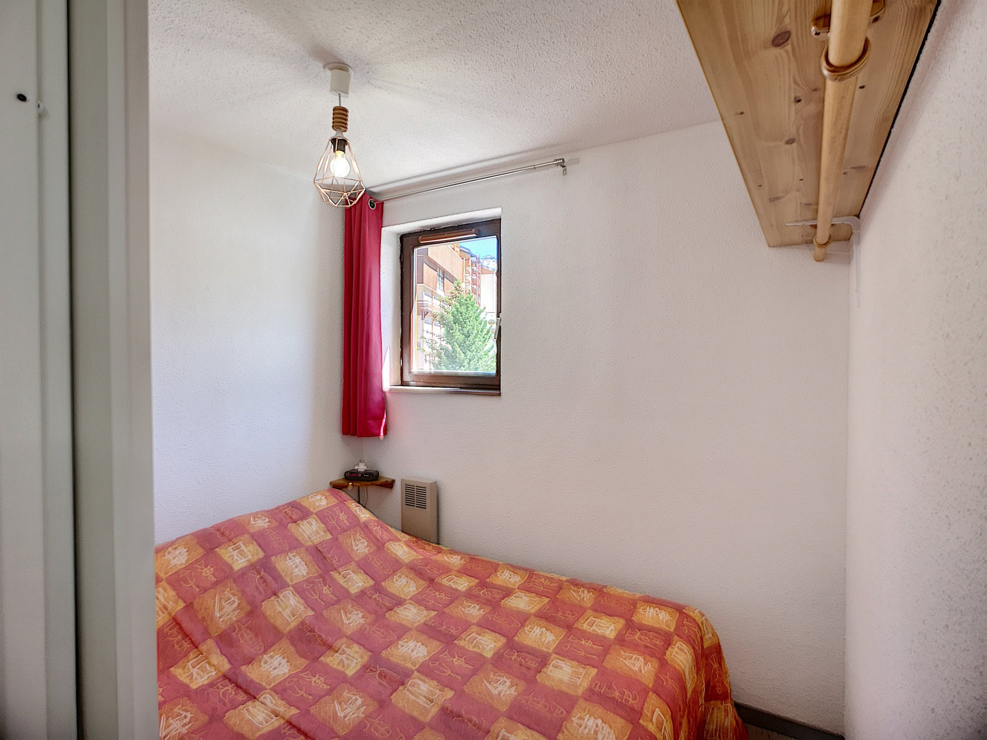 _lv_images__lot_0002012401_06_23615246