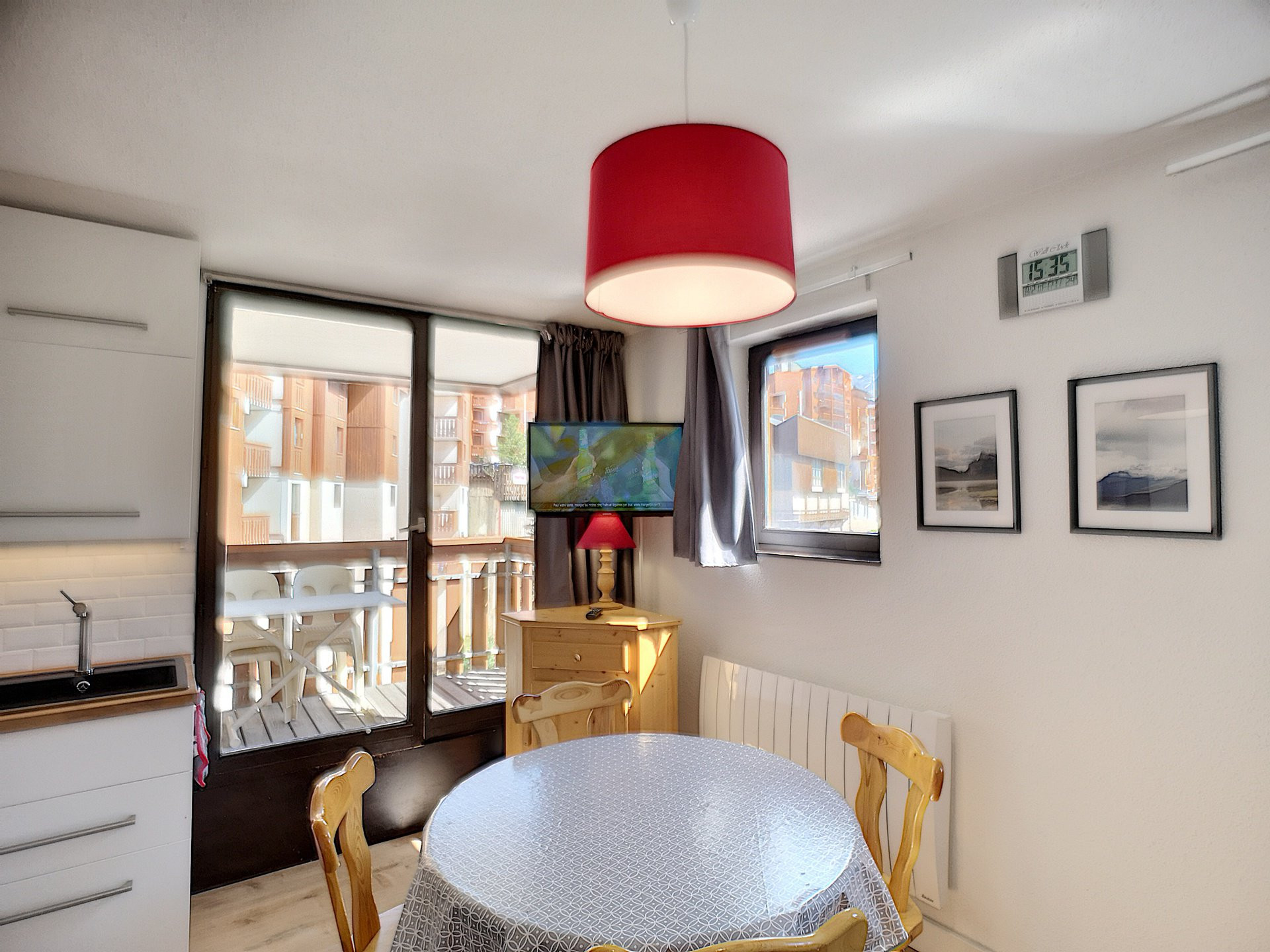 _lv_images__lot_0002012701_03_26976775