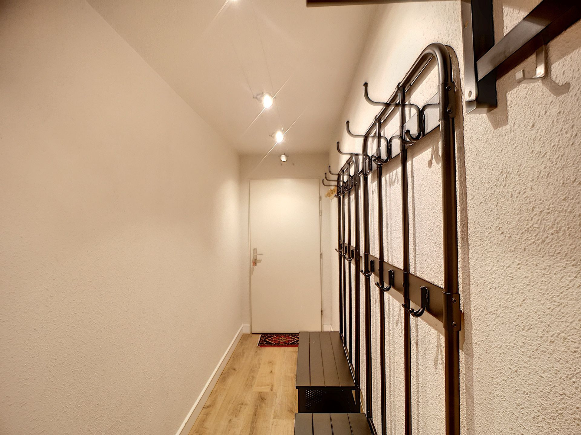 _lv_images__lot_0002012701_12_26976784