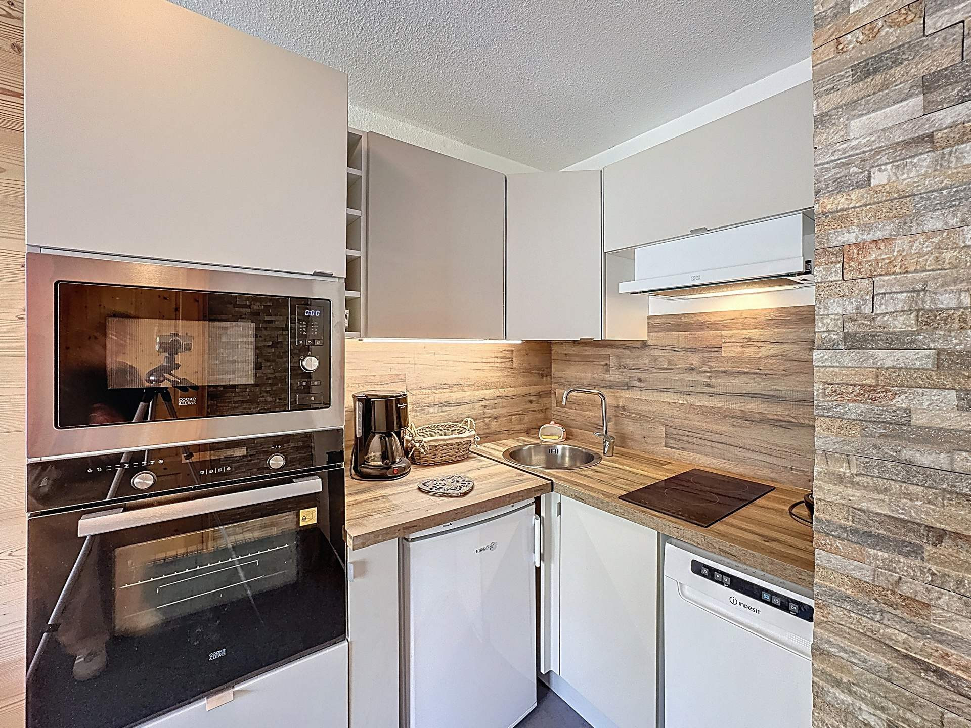 _lv_images__lot_0002020013_04_29646026