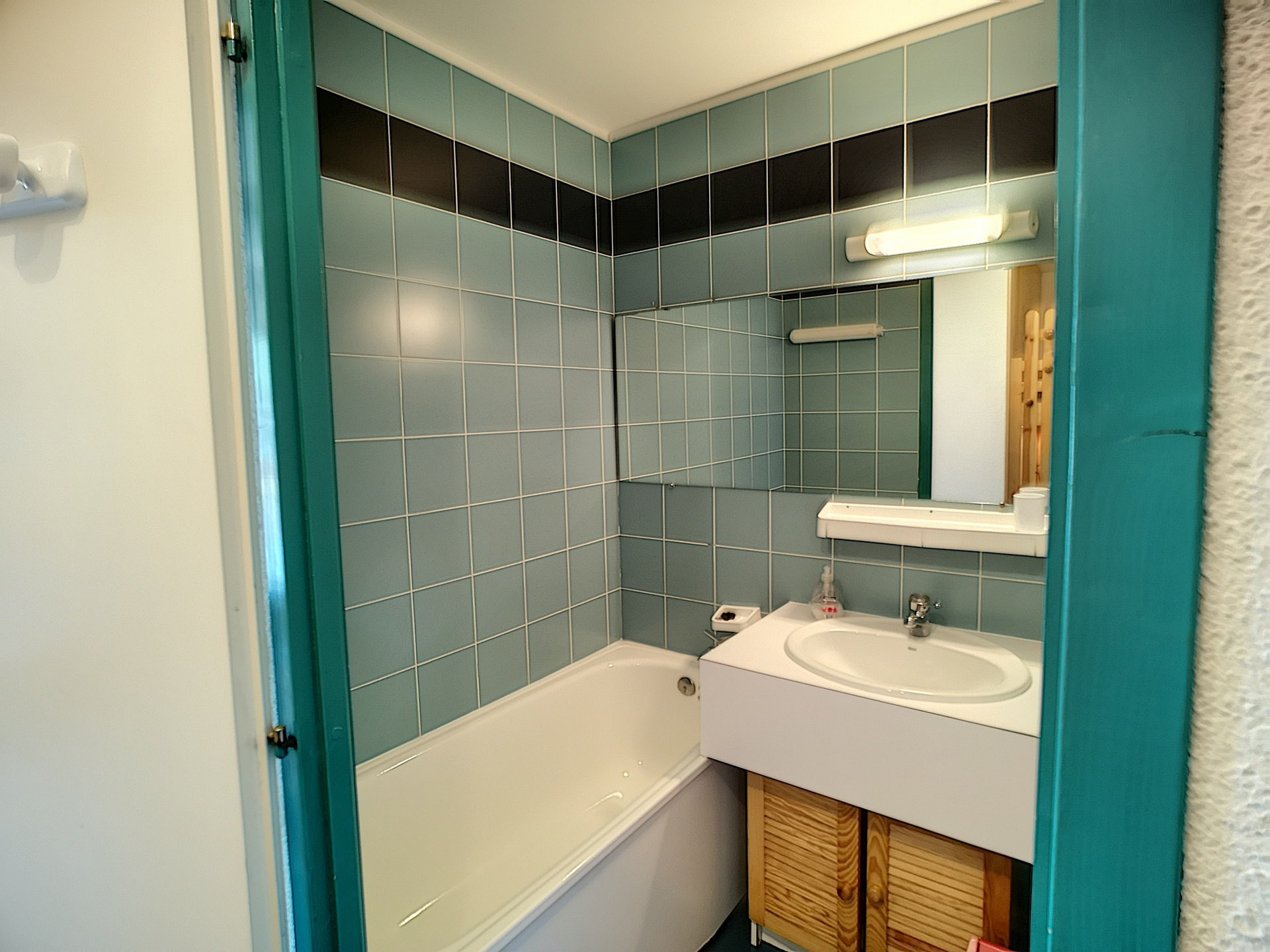 _lv_images__lot_0002020044_06_27706708