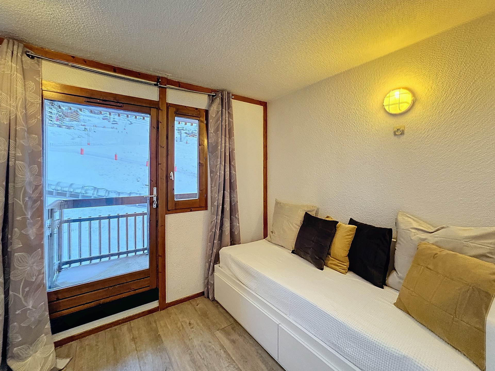 _lv_images__lot_0002030032_05_28591613