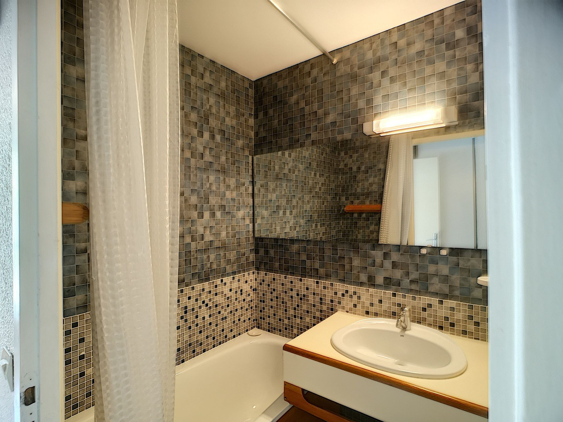 _lv_images__lot_0002030032_09_30480002