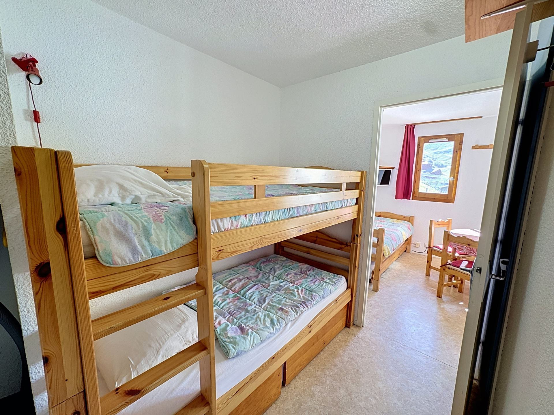 _lv_images__lot_0002040030_10_33149457
