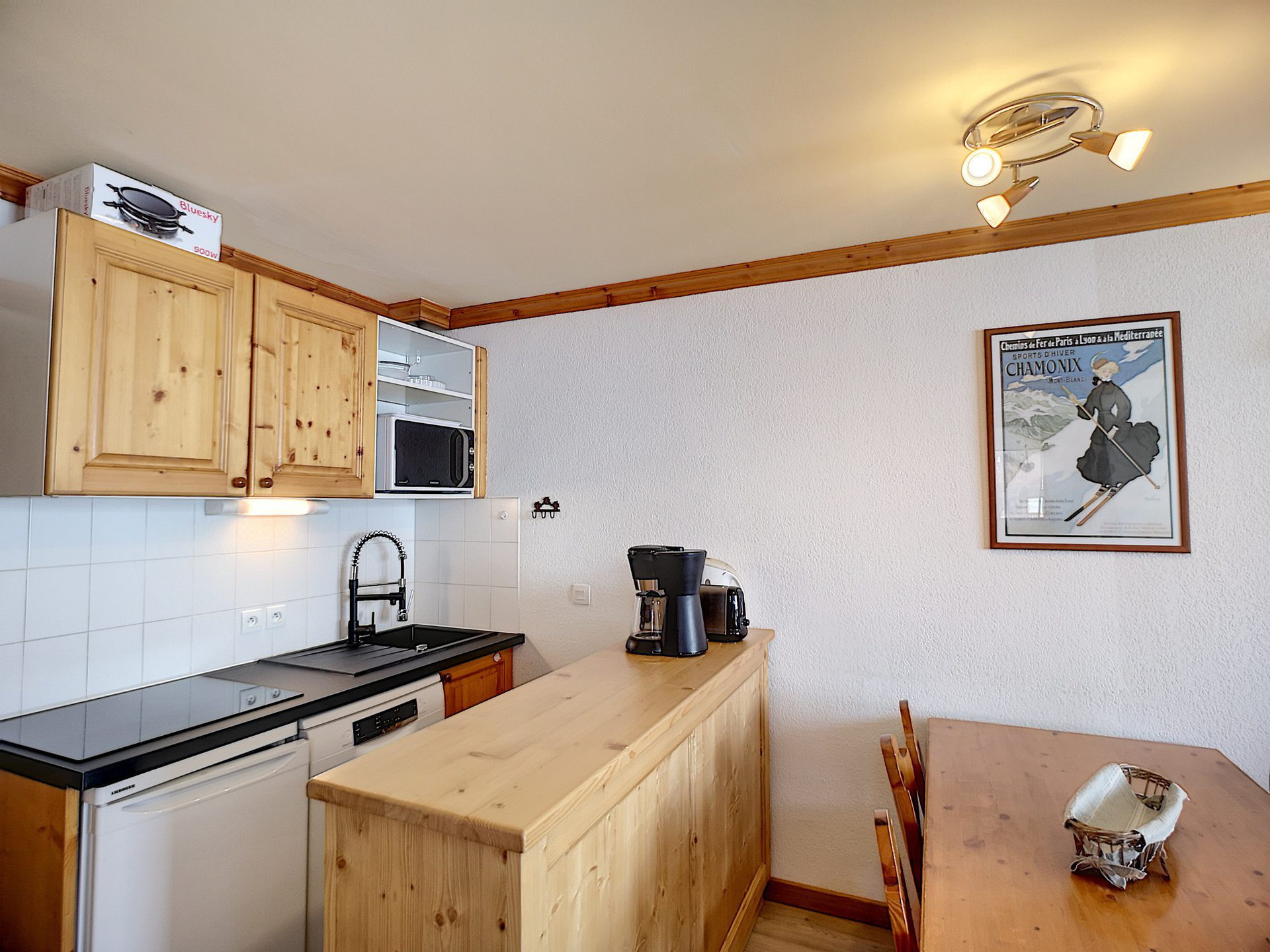 _lv_images__lot_0002050028_05_30542921