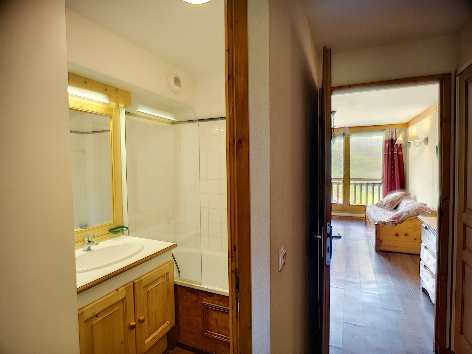 _lv_images__lot_0002050911_11_24601781