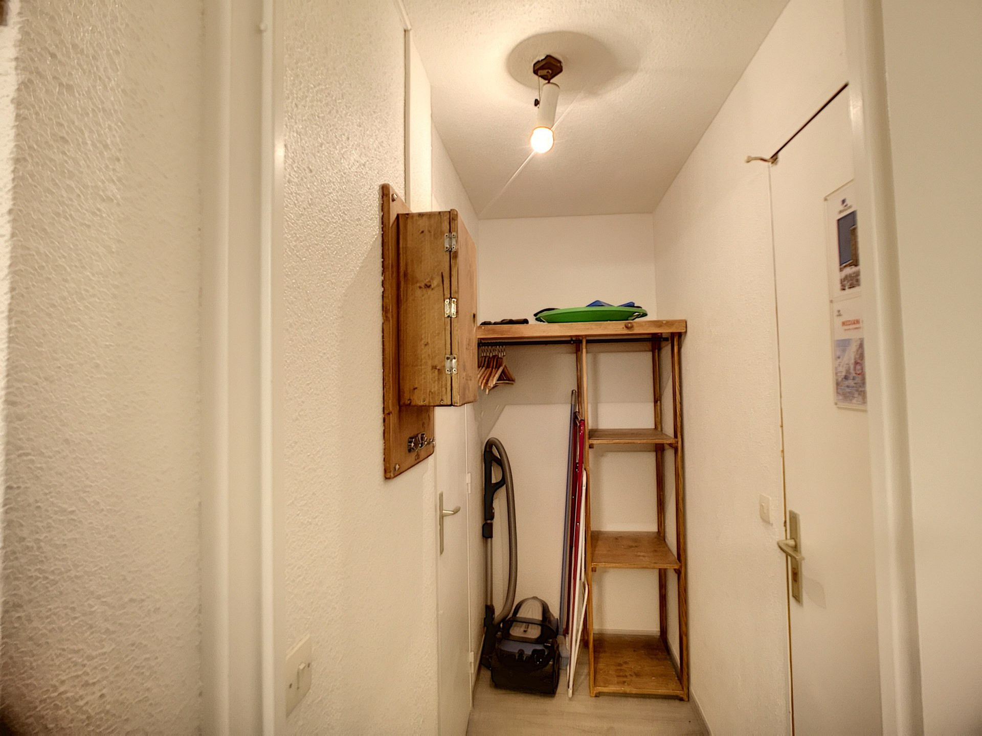 _lv_images__lot_0007000120_13_27782807