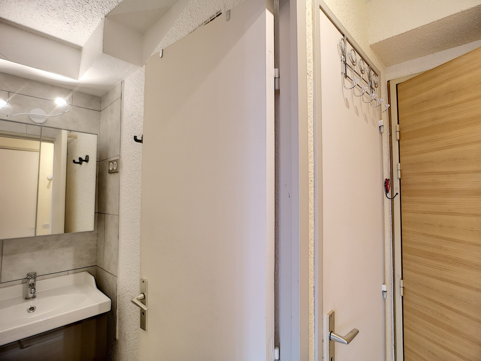 _lv_images__lot_0007010510_13_23673605