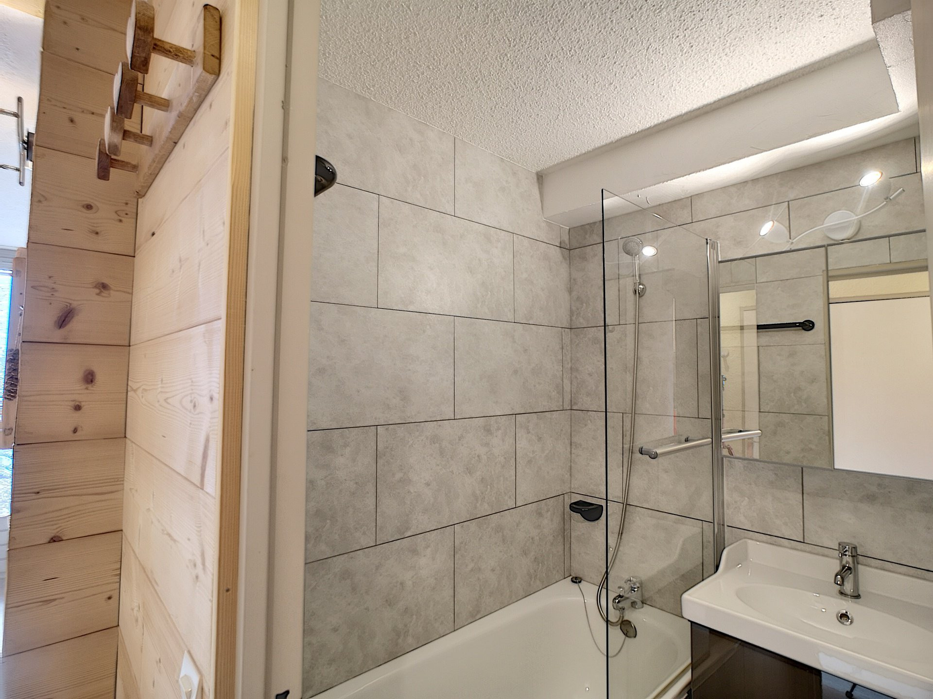 _lv_images__lot_0007010510_14_23673606