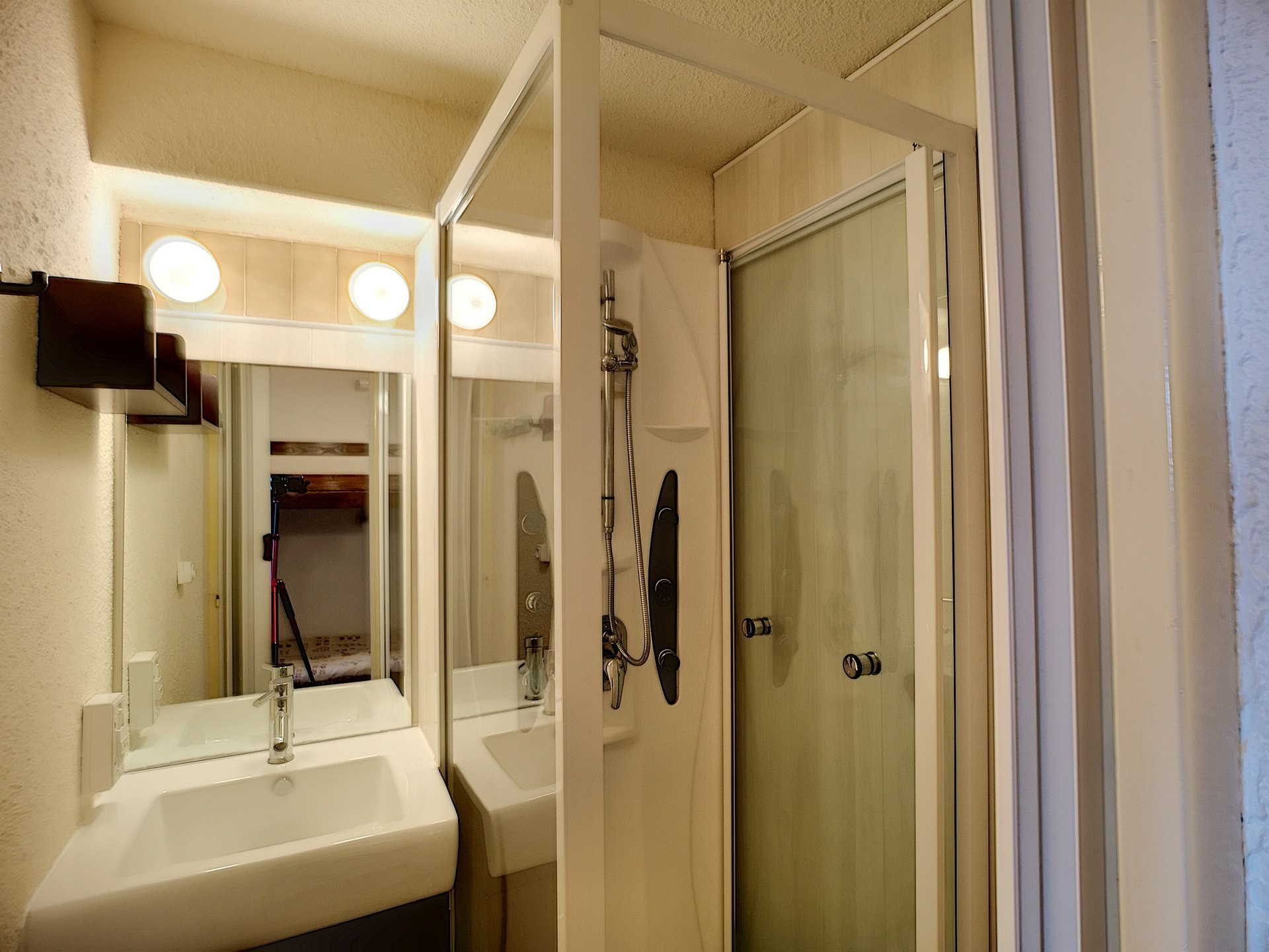 _lv_images__lot_0007010609_08_23615905