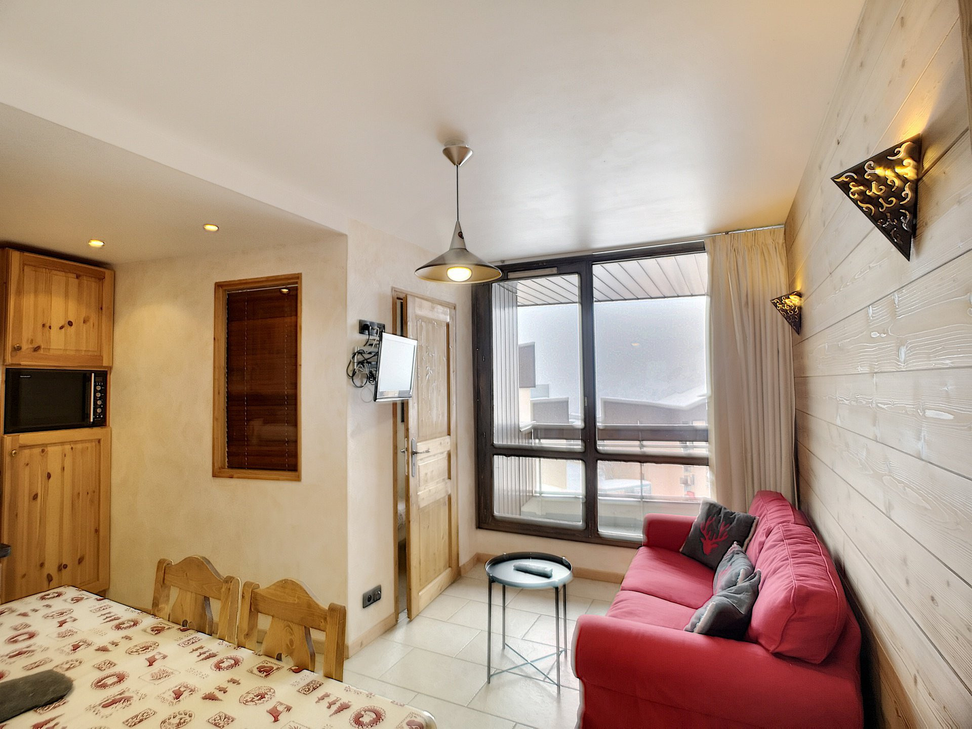 _lv_images__lot_0007040002_02_29107953