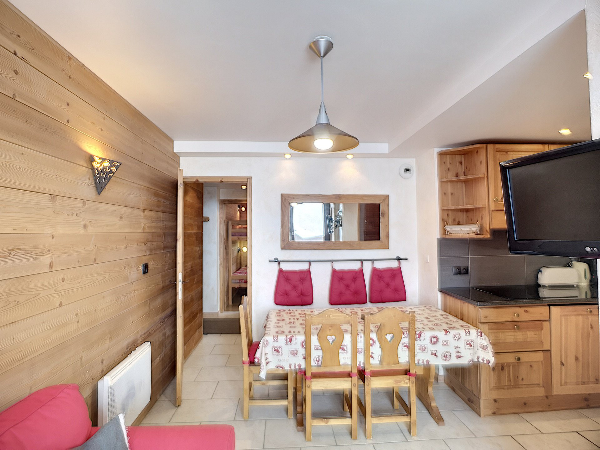 _lv_images__lot_0007040002_03_26810519