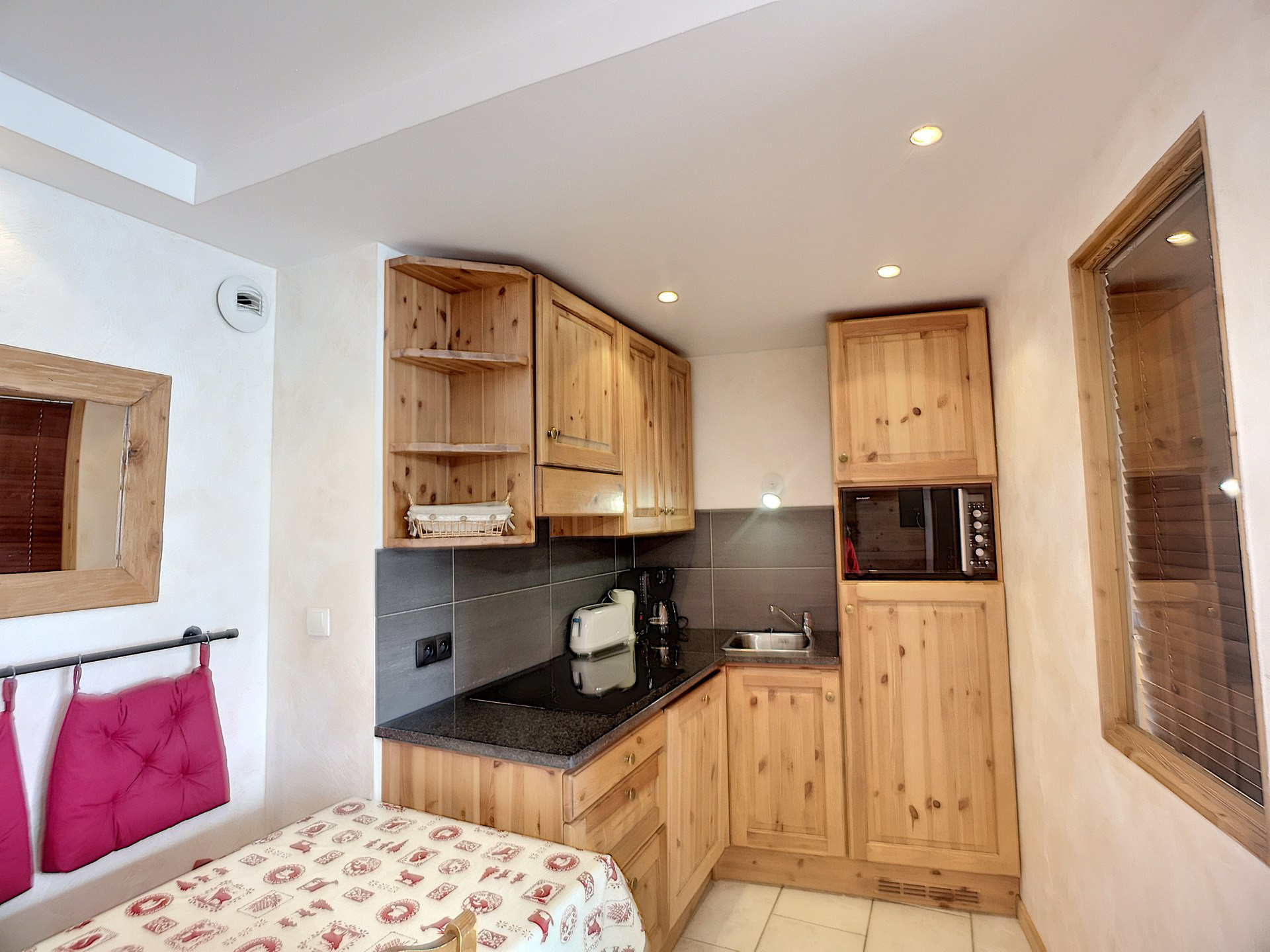 _lv_images__lot_0007040002_04_26810520