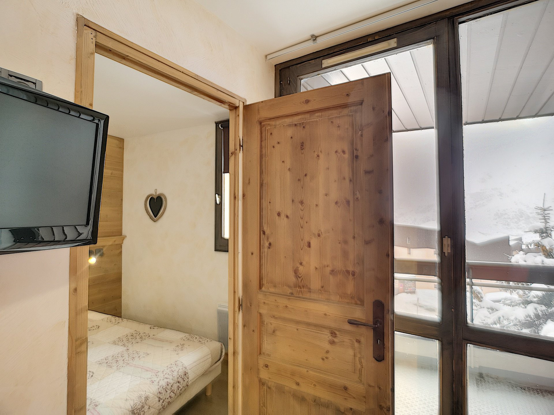 _lv_images__lot_0007040002_06_26810522