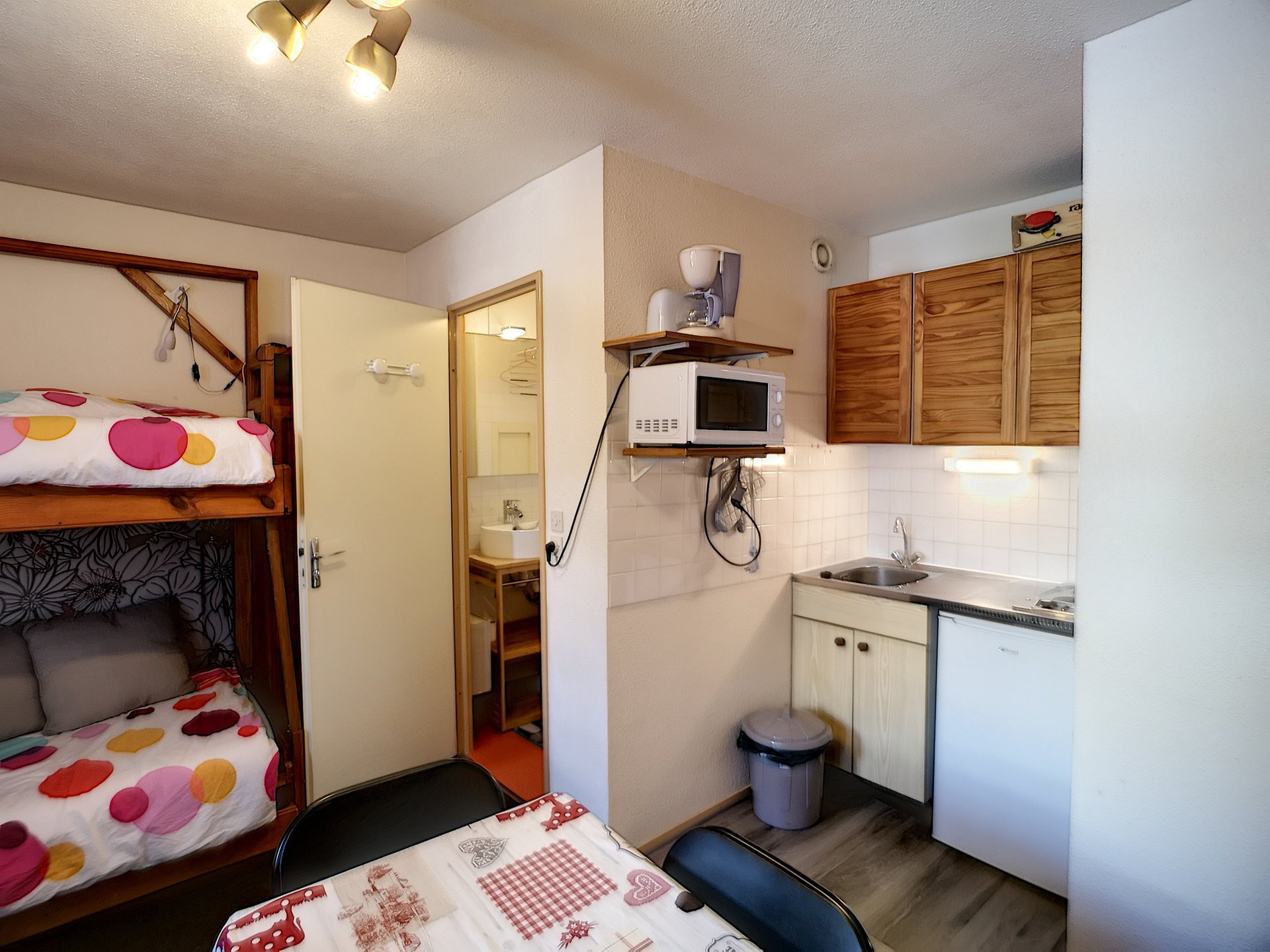 _lv_images__lot_0007040028_03_27688229