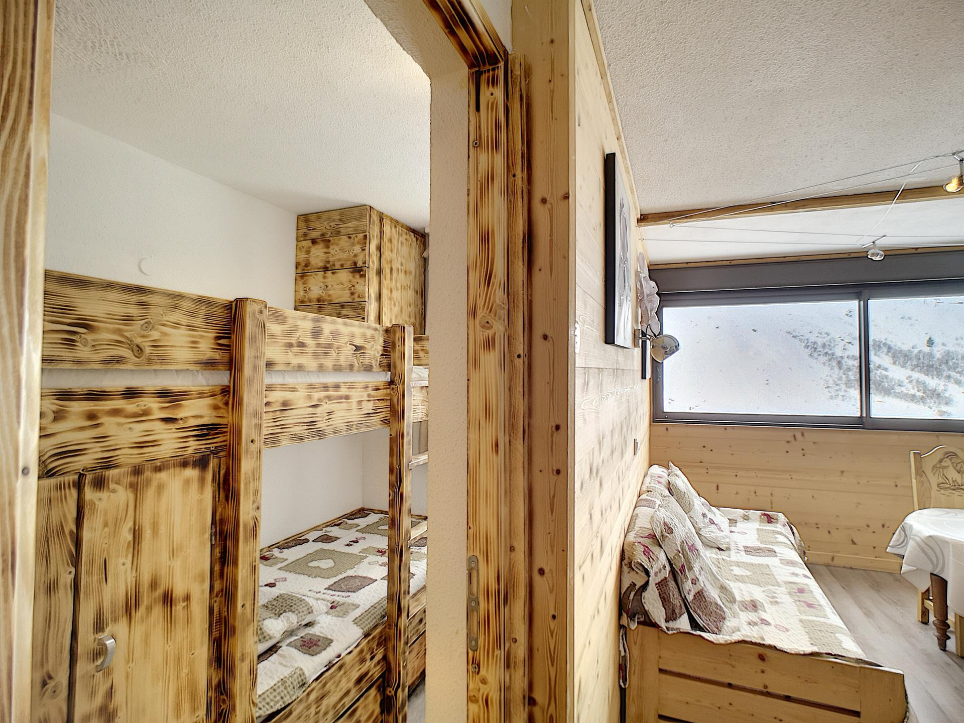 _lv_images__lot_0012000005_07_23615681