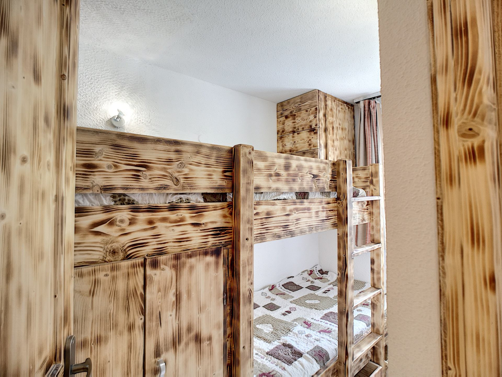 _lv_images__lot_0012000005_10_23615684
