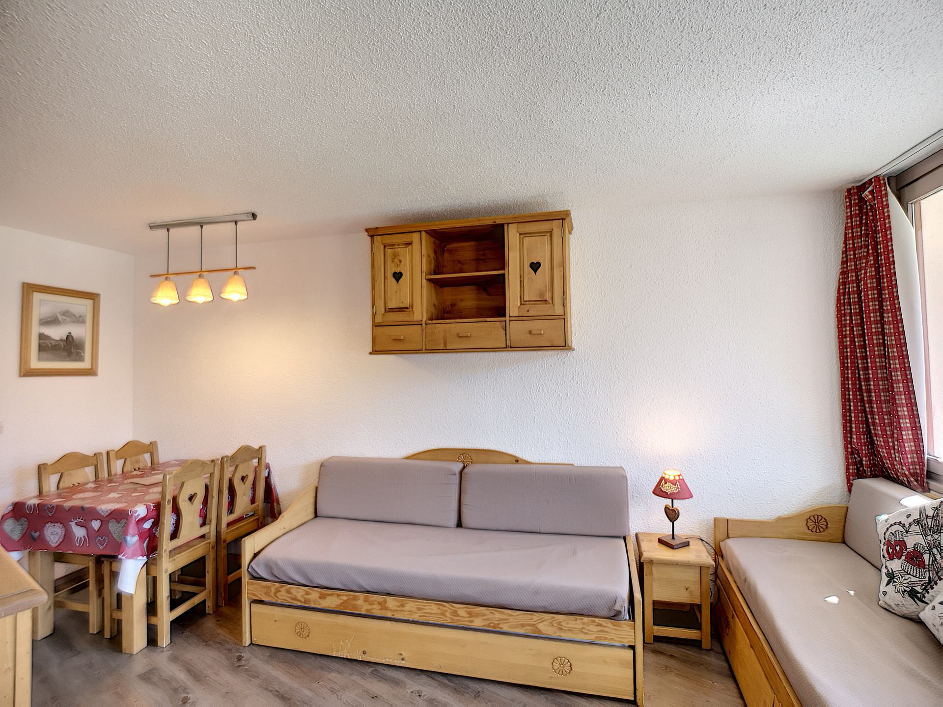 _lv_images__lot_0012030424_06_31418356