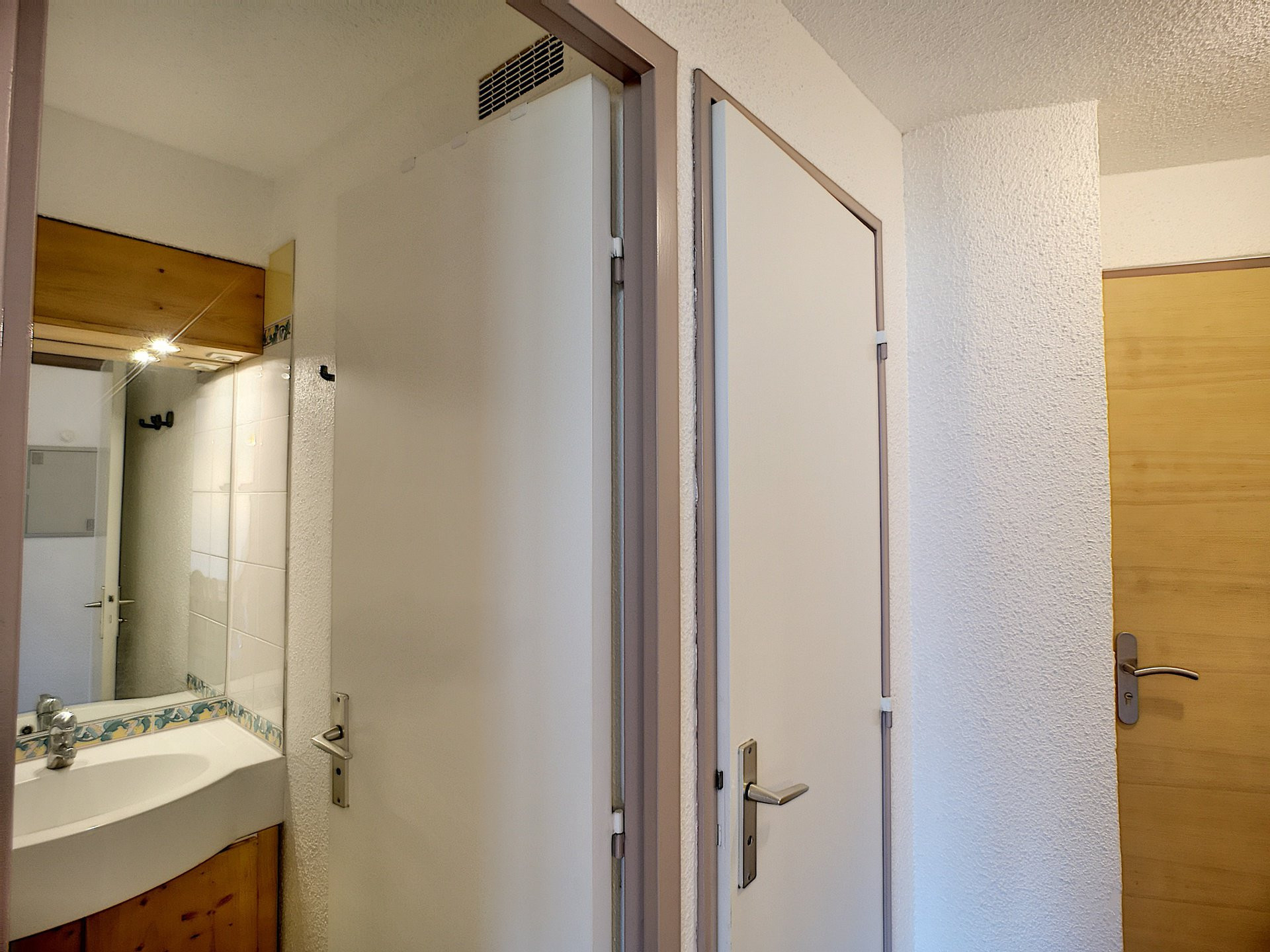 _lv_images__lot_0012030424_09_31418359