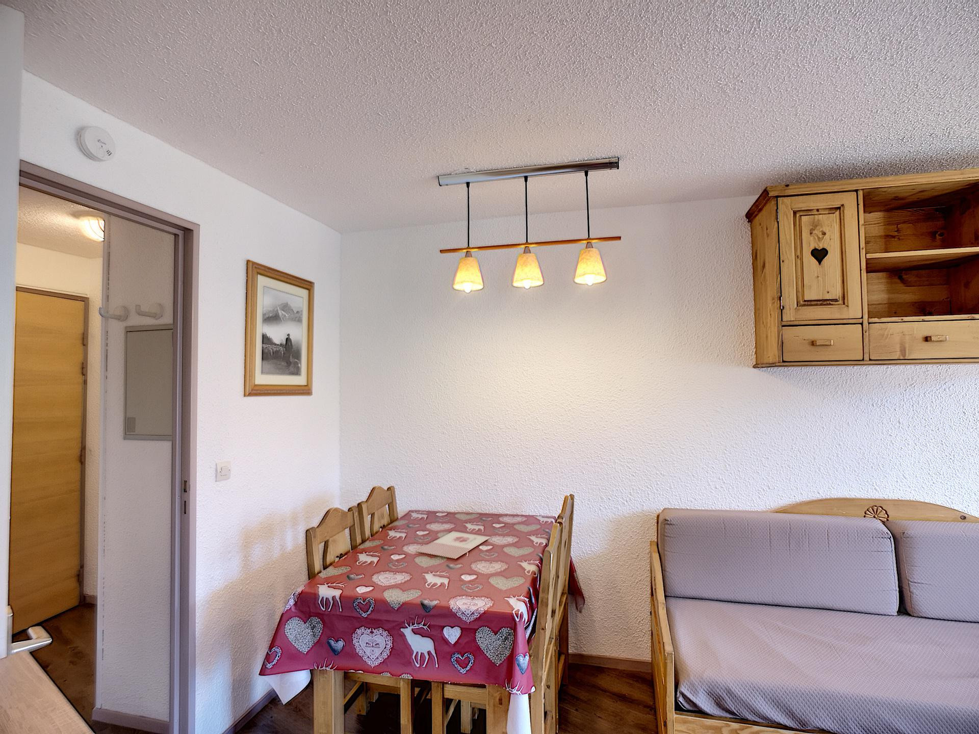 _lv_images__lot_0012030424_11_24431185