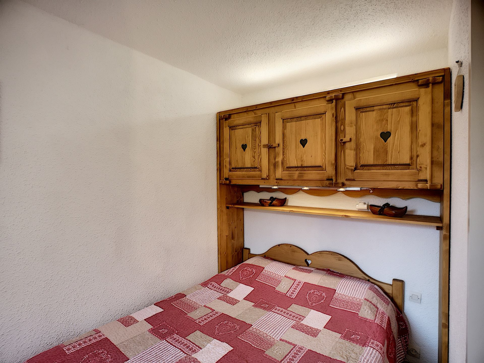 _lv_images__lot_0012030616_05_33001750