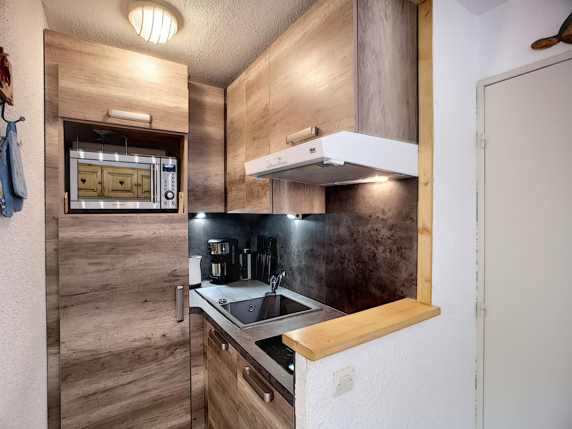 _lv_images__lot_0012030616_06_27590845