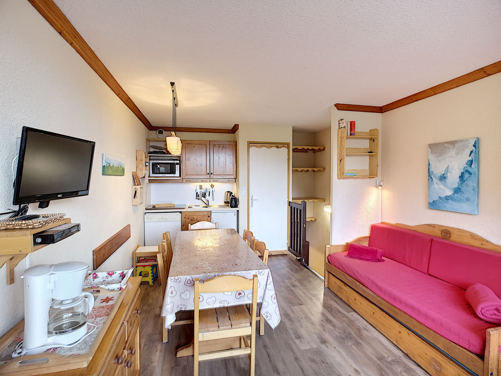 _lv_images__lot_0012030817_01_27648603