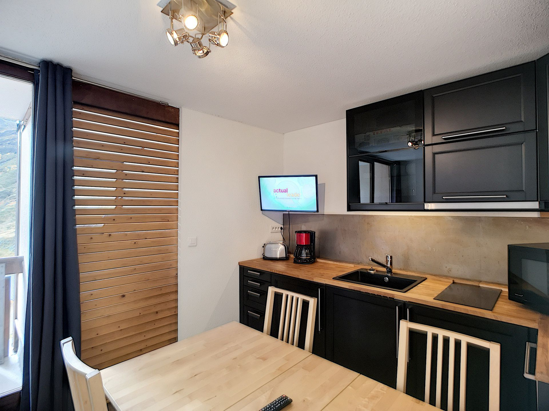 _lv_images__lot_0013040071_02_28531886