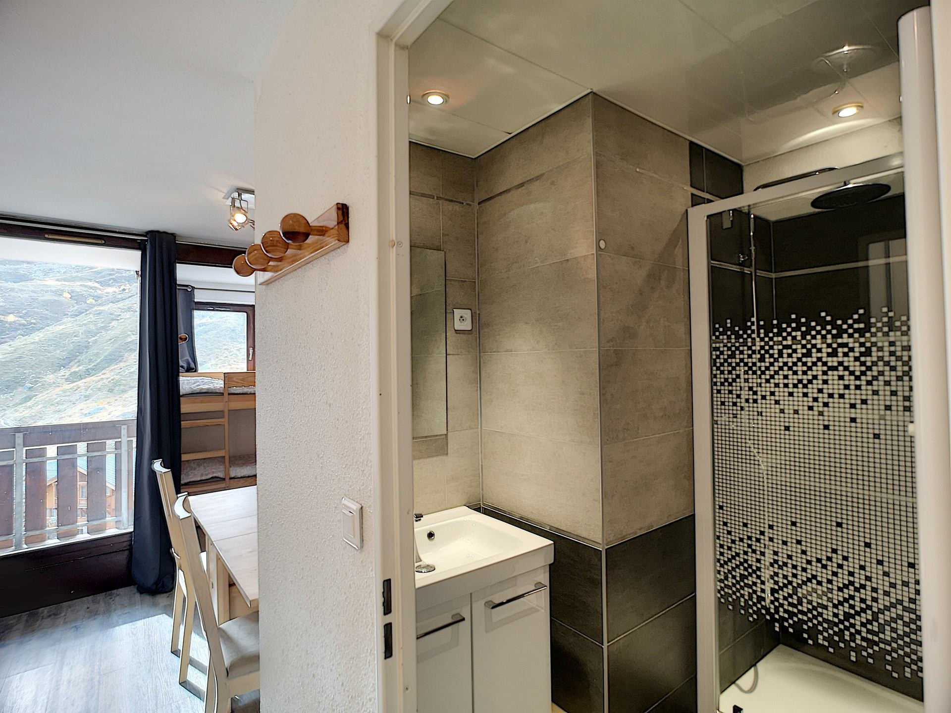 _lv_images__lot_0013040071_08_28531892