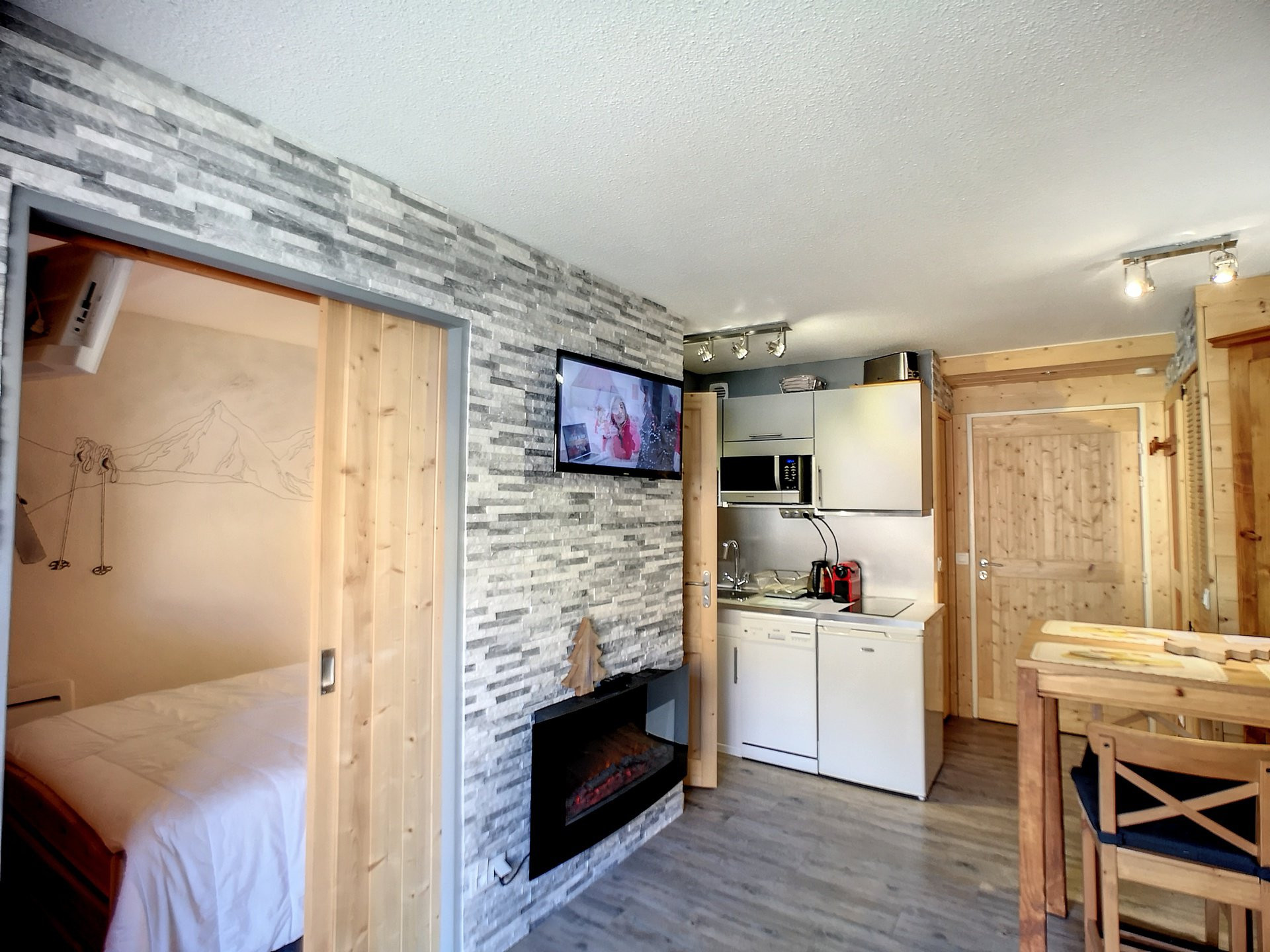 _lv_images__lot_0013040077_04_27648201