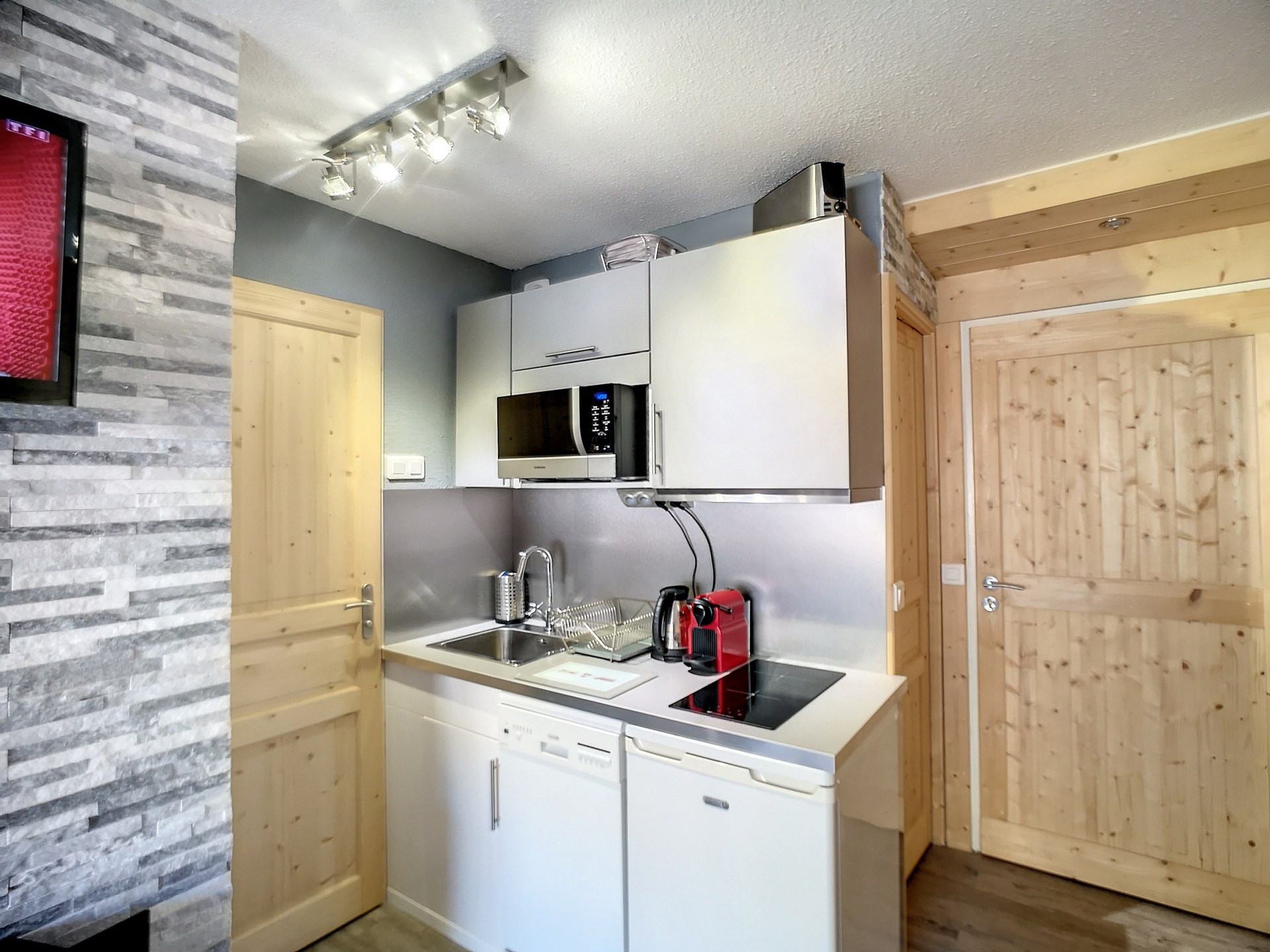 _lv_images__lot_0013040077_05_27648202