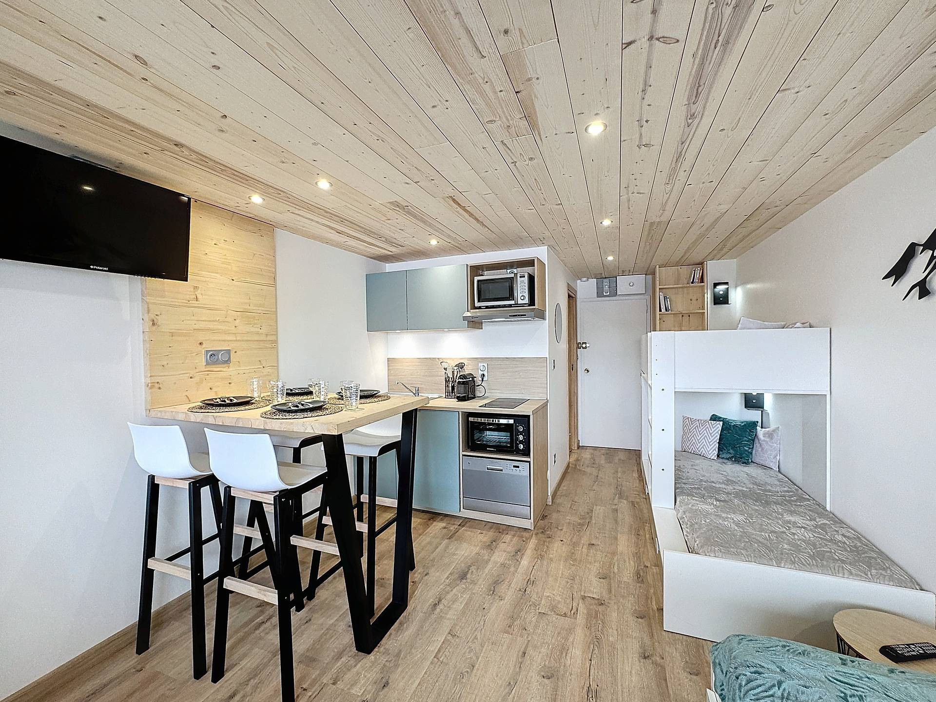 _lv_images__lot_0013040112_01_27647663